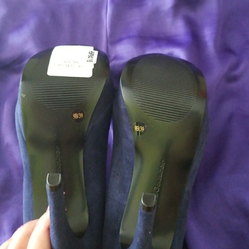BCBG "Scottie" Platform Heels - Picture 5 of 7